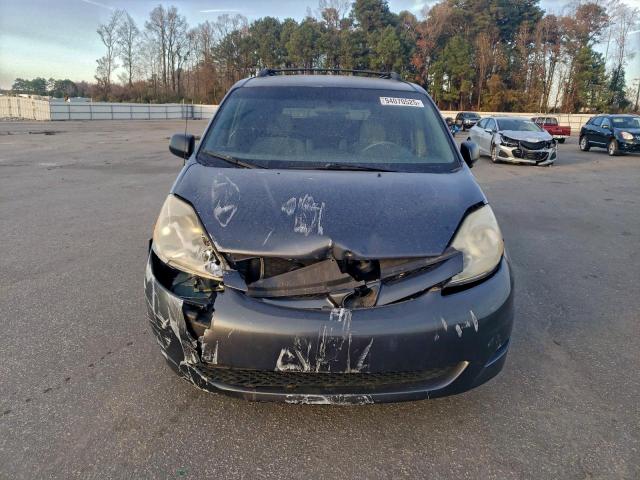 Toyota Sienna Ce Image 2