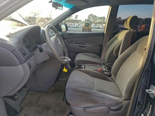 Toyota Sienna Ce Image 9