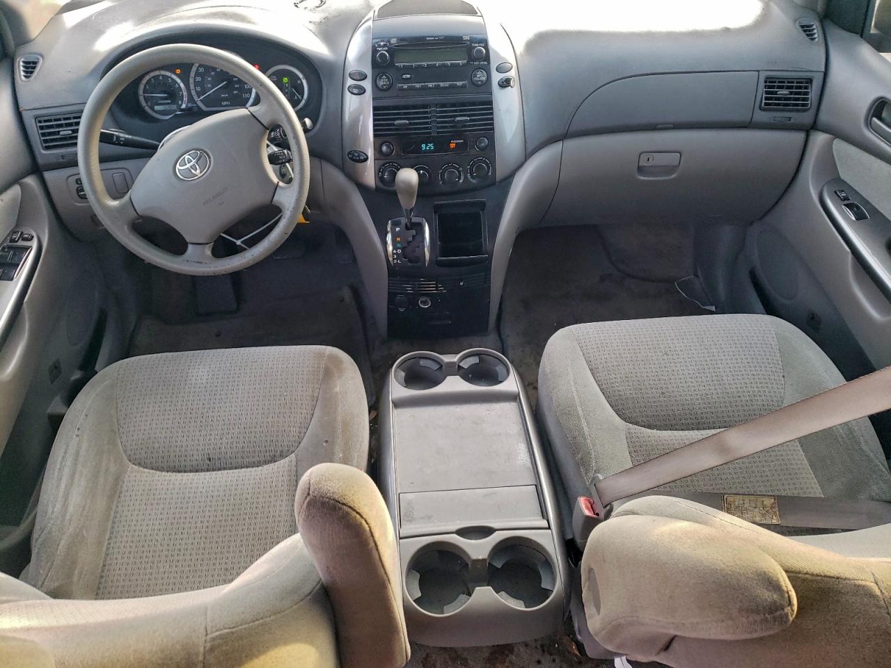 Toyota Sienna Ce Image 7