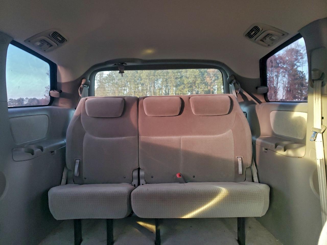 Toyota Sienna Ce Image 12