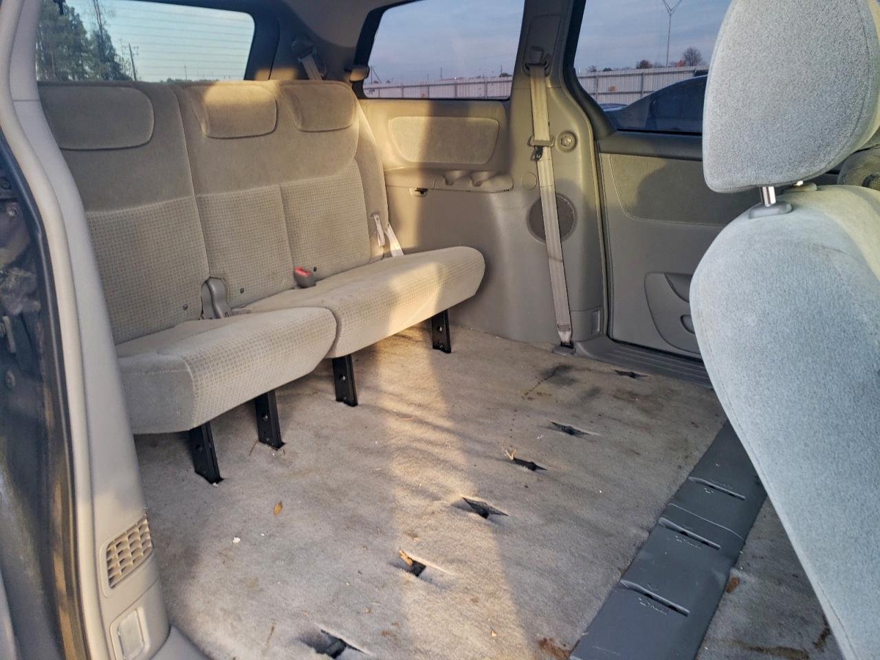 Toyota Sienna Ce Image 13