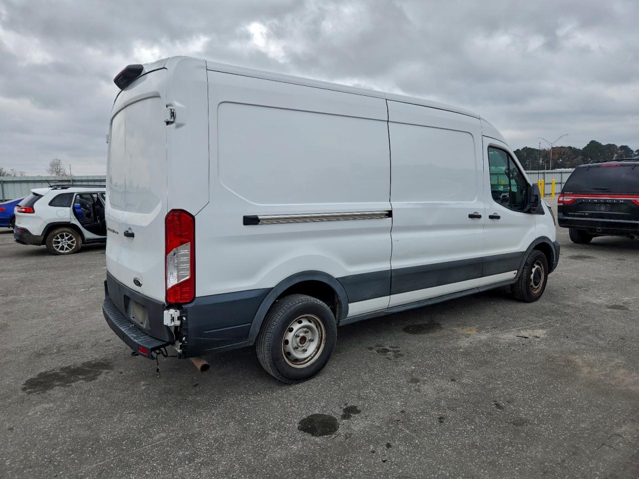 Ford Transit T-250 Image 5
