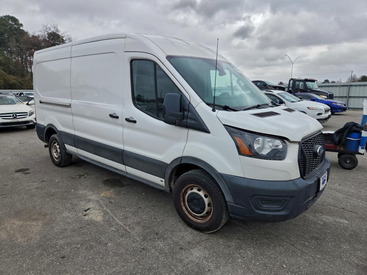 Ford Transit T-250 Image 6