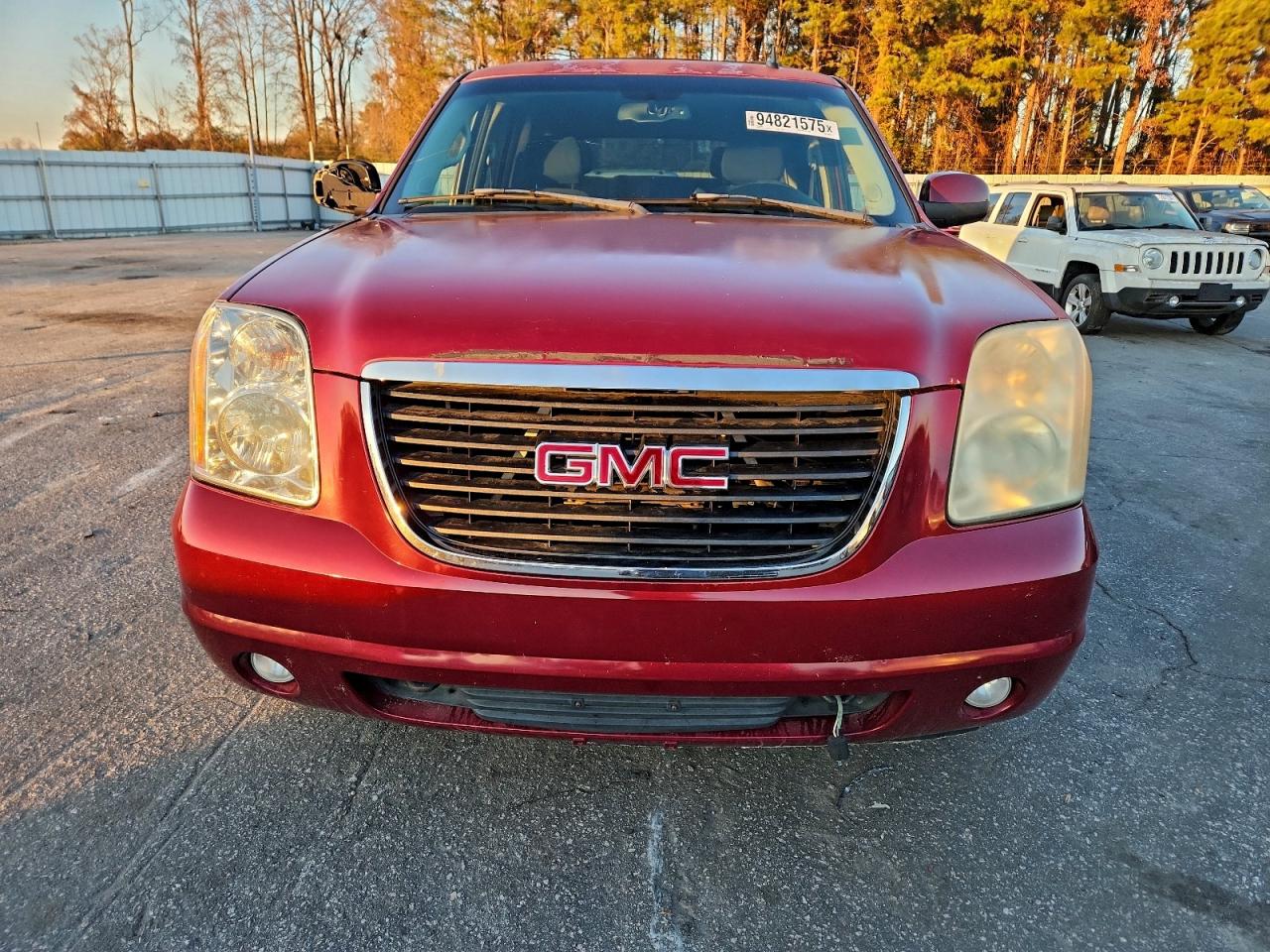 GMC Yukon Image 8