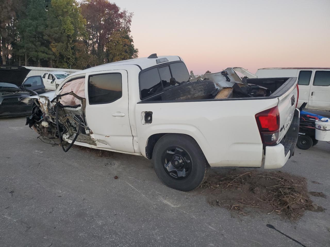 Toyota Tacoma Double Cab Image 2