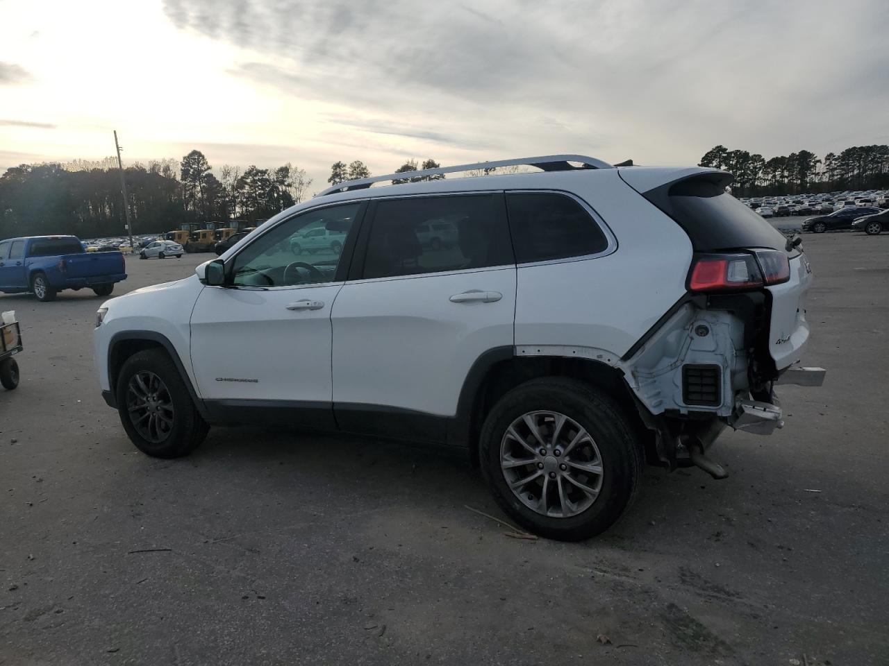 Jeep Grand Cherokee Latitude Plus Image 2