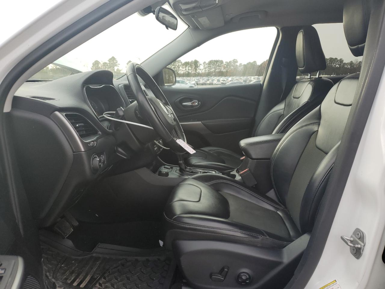 Jeep Grand Cherokee Latitude Plus Image 3