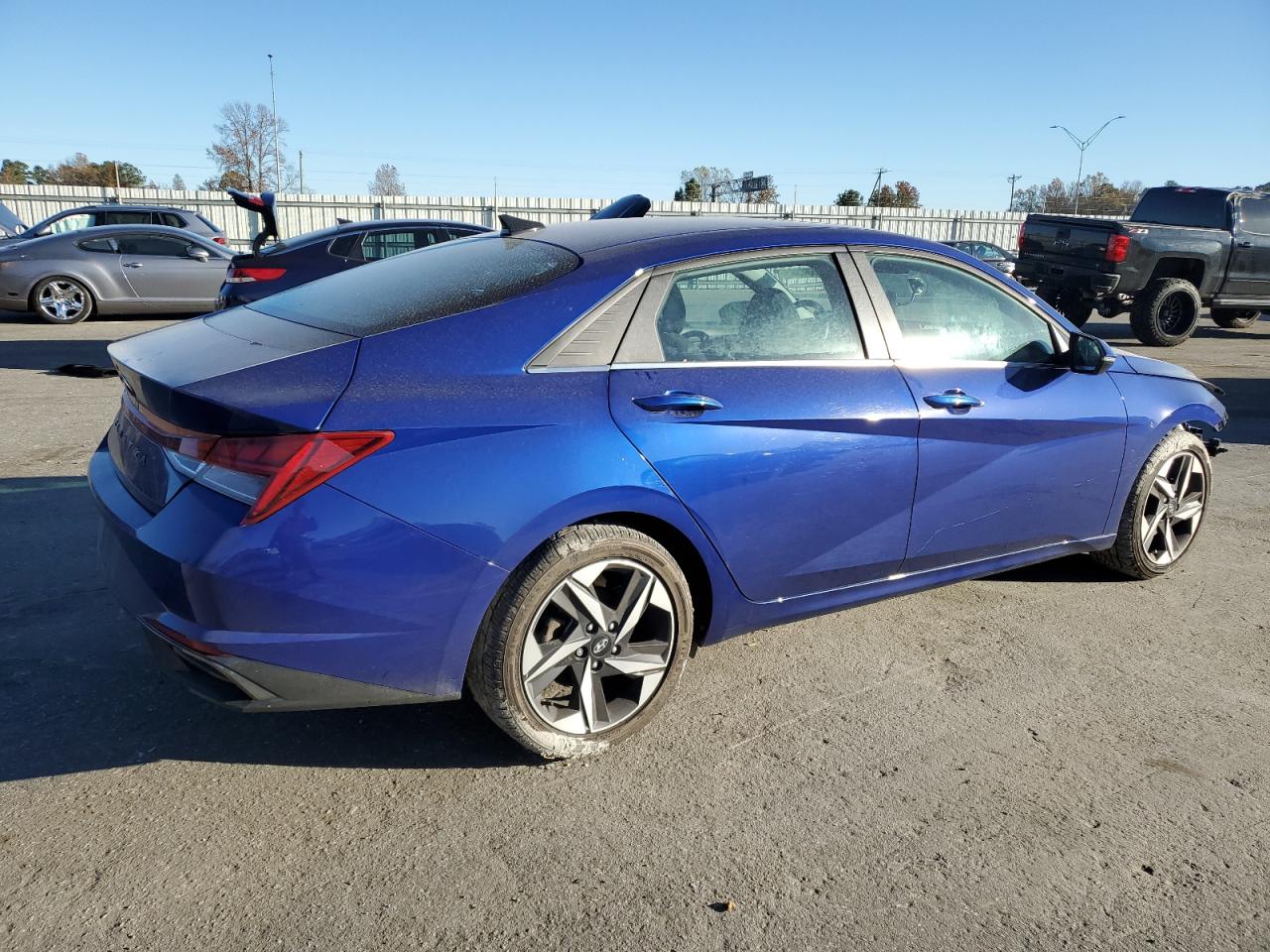 Hyundai ELANTRA Sel Image 3