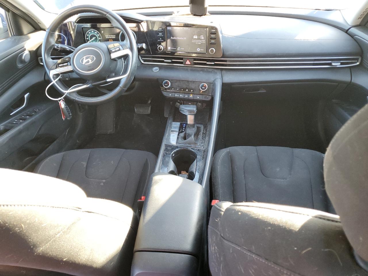 Hyundai ELANTRA Sel Image 9