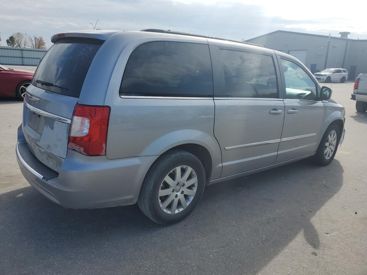 Chrysler Minivan Touring Image 12