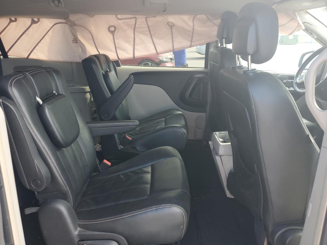 Chrysler Minivan Touring Image 4