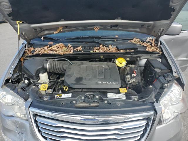 Chrysler Minivan Touring Image 6