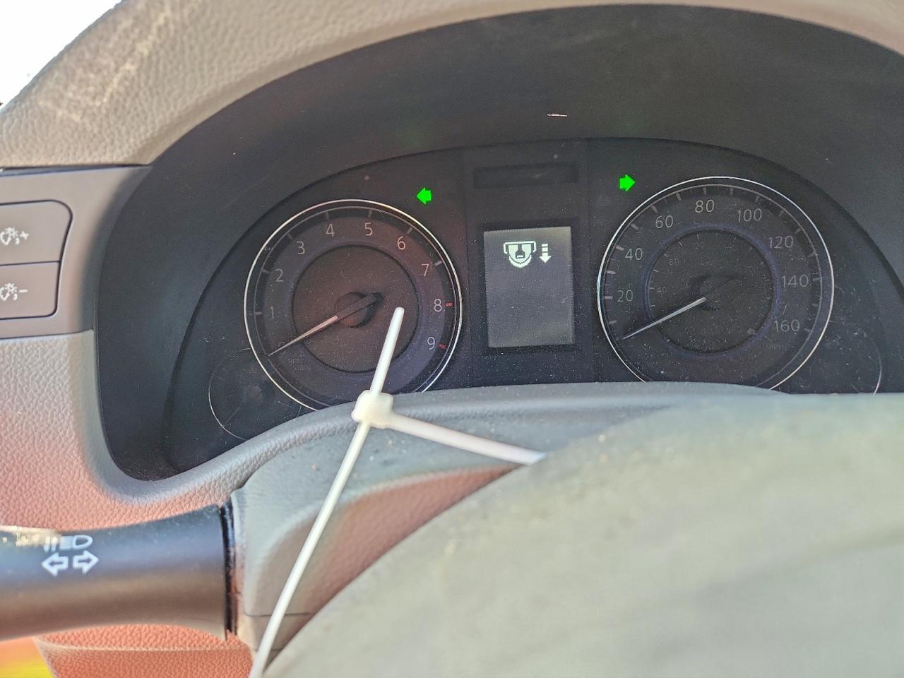 INFINITI G37 Base Image 8