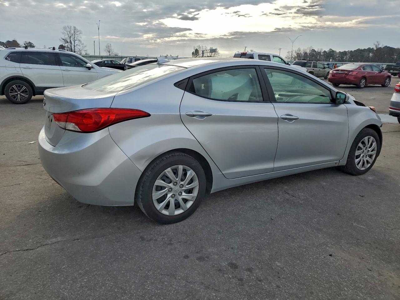 Hyundai ELANTRA Gls Image 9