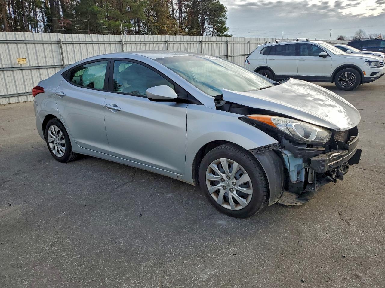 Hyundai ELANTRA Gls Image 12