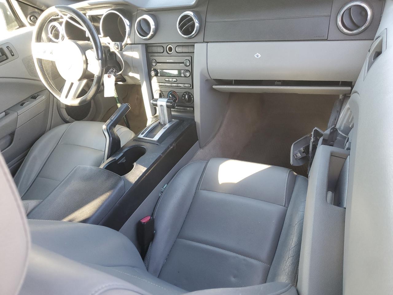 Ford Mustang Image 7