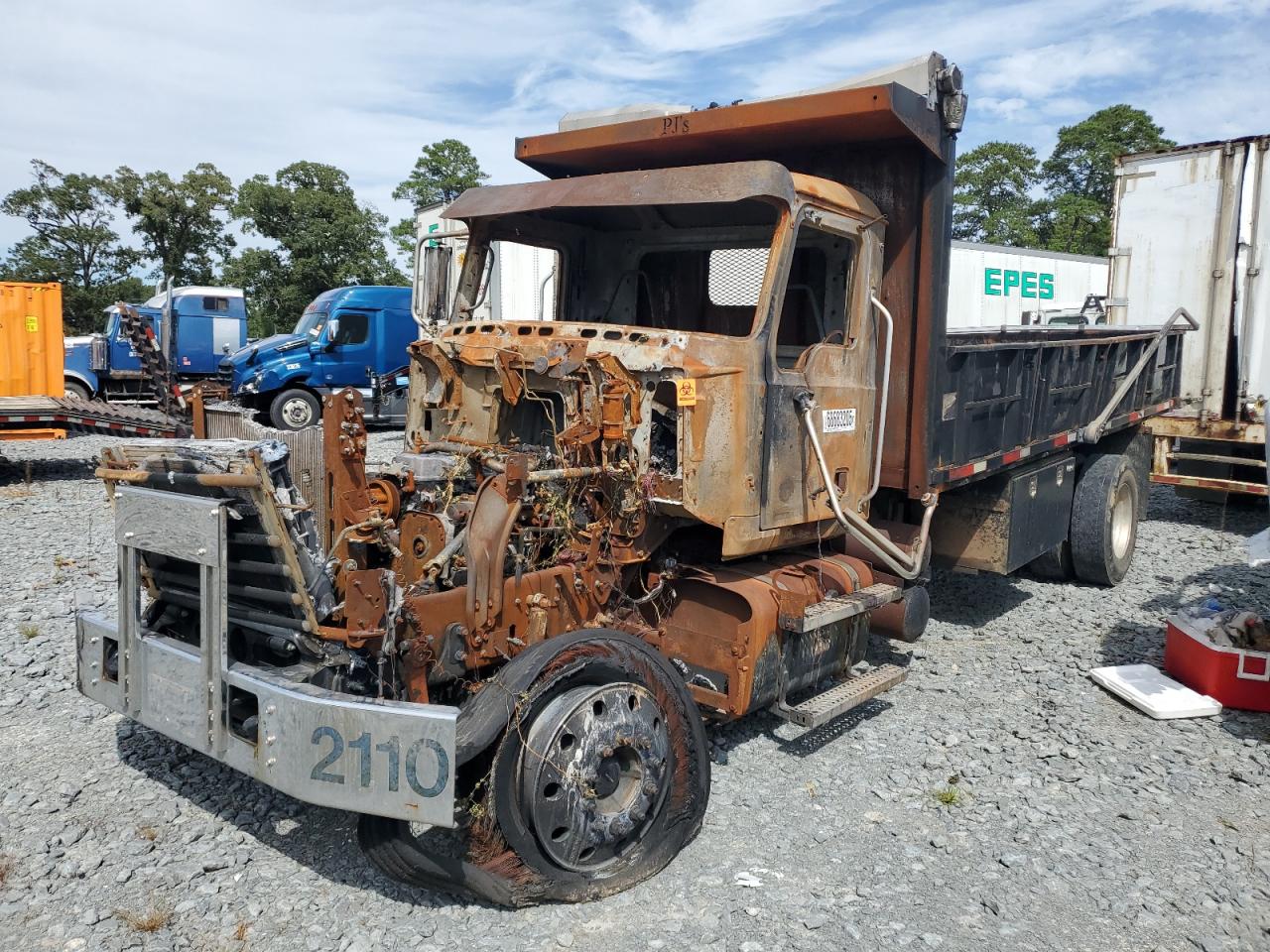 Mack Granite Image 2