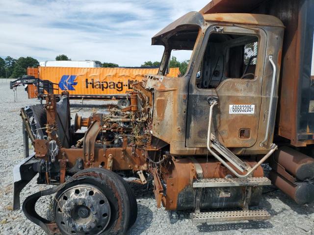 Mack Granite Image 9