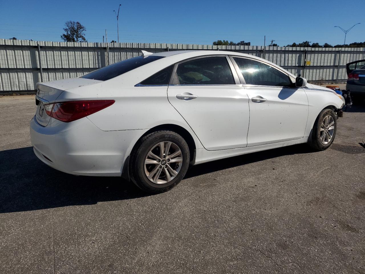 Hyundai SONATA Gls Image 3