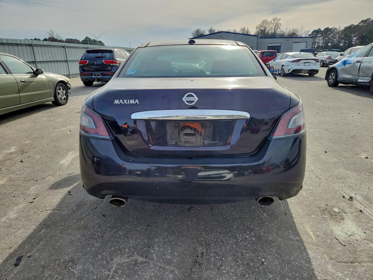 Nissan Maxima S Image 8
