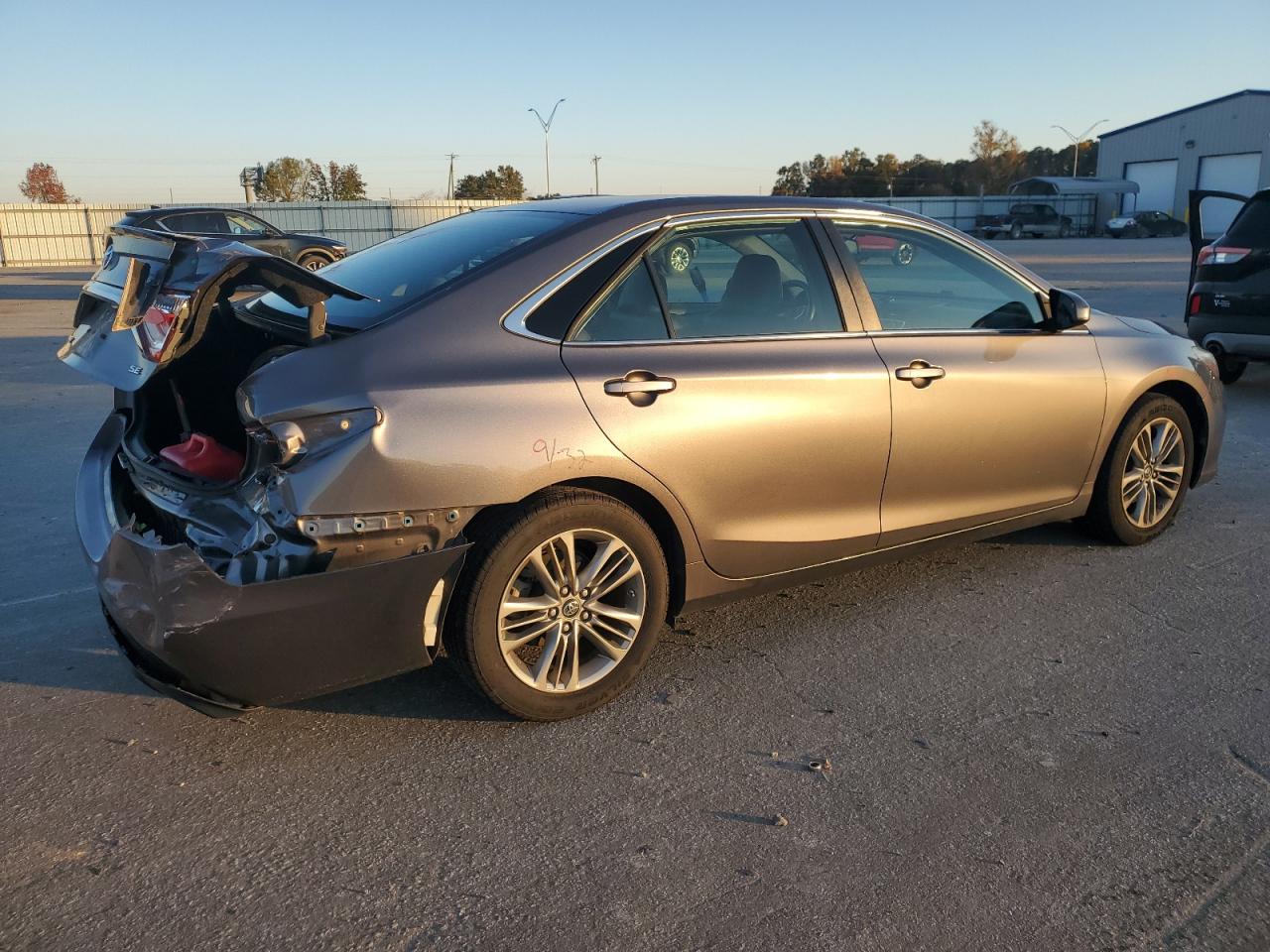Toyota Camry Le Image 8