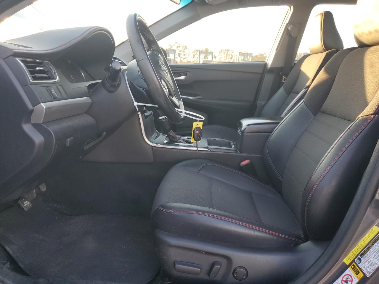 Toyota Camry Le Image 10