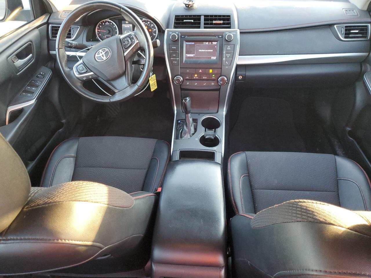 Toyota Camry Le Image 12