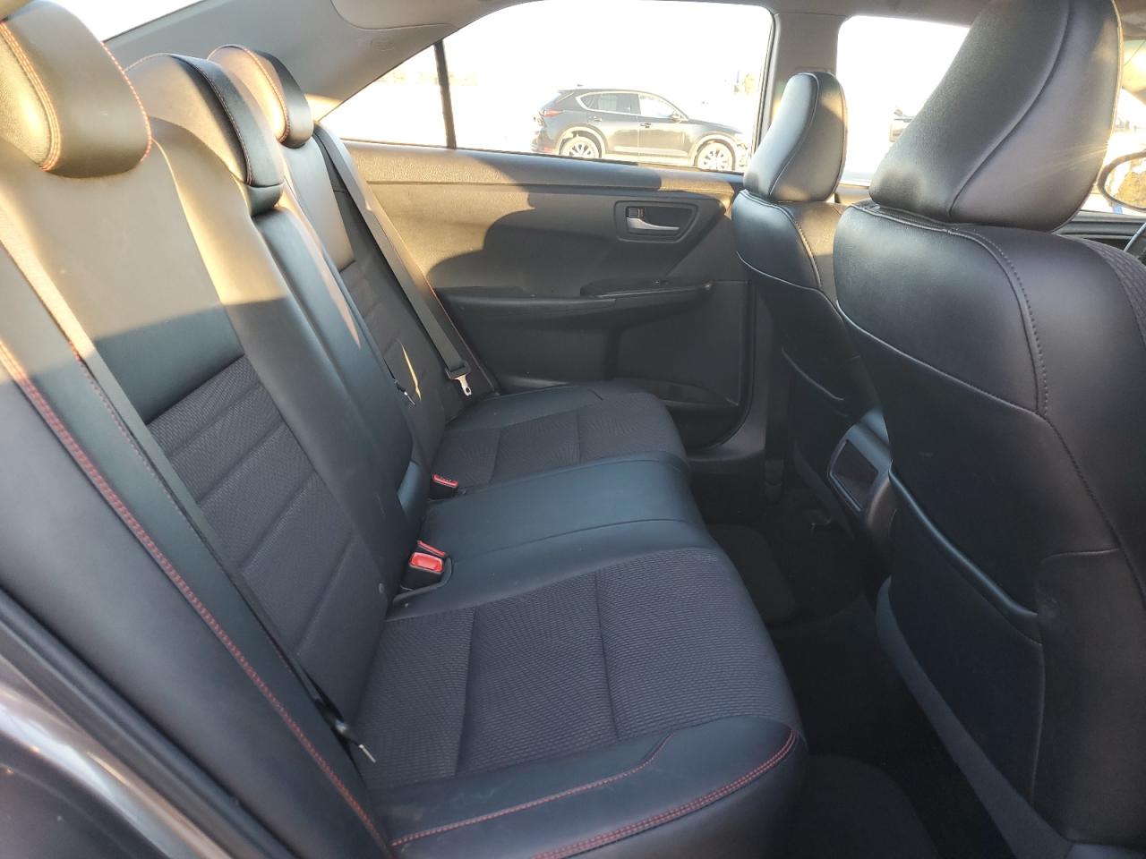 Toyota Camry Le Image 7