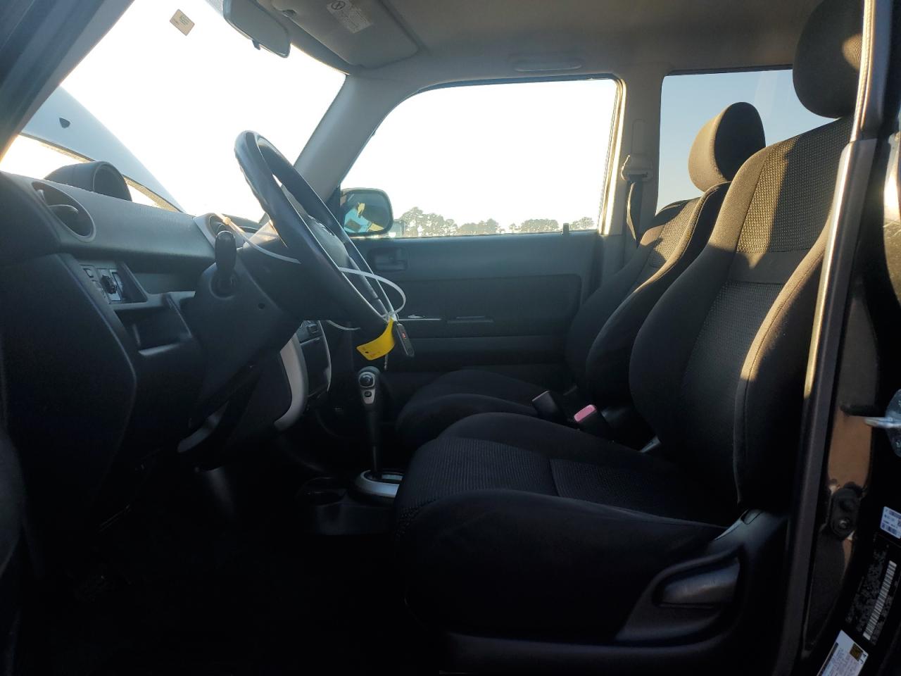 Toyota Scion Xb Image 10