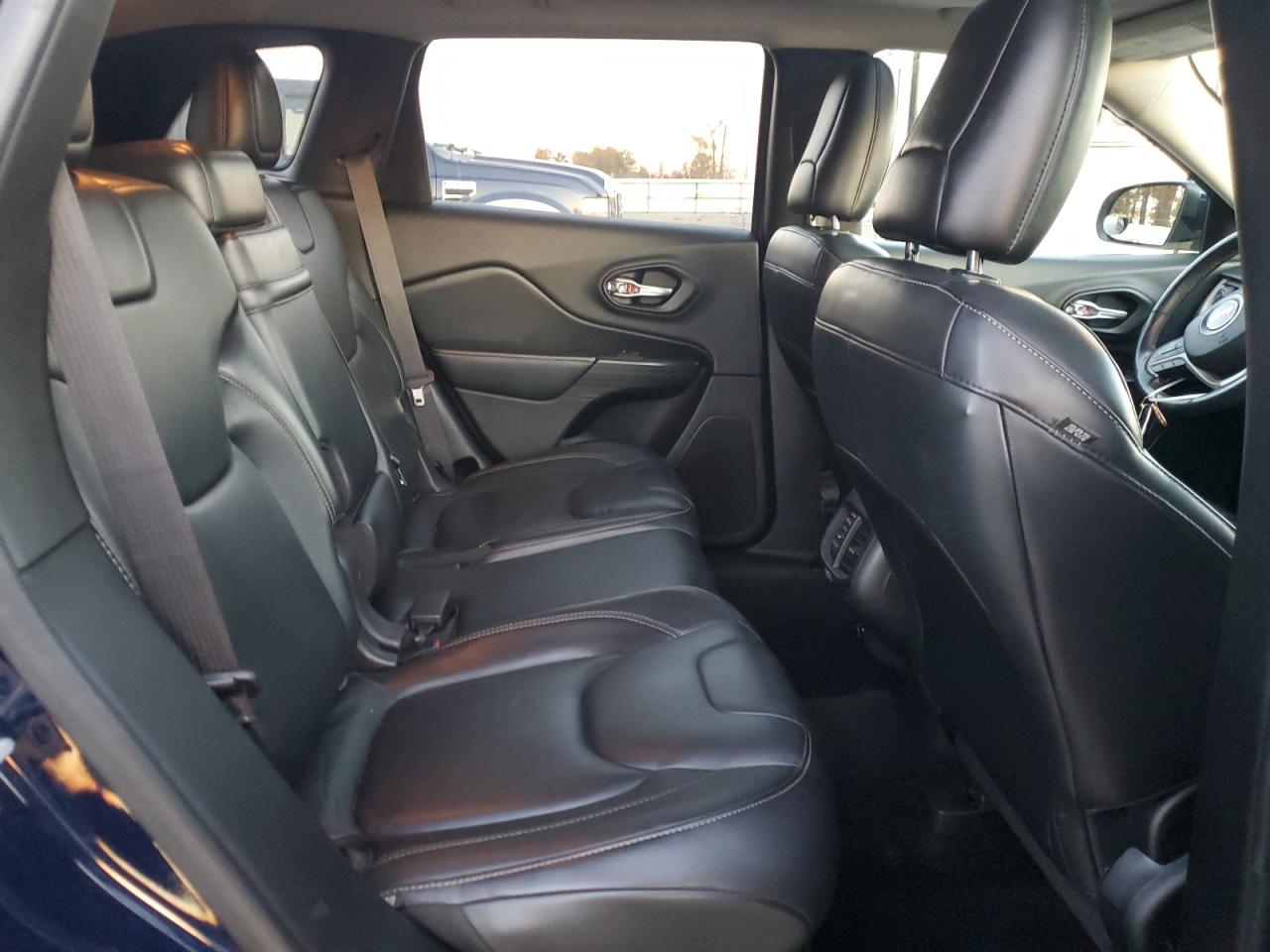 Jeep Grand Cherokee Limited Image 3