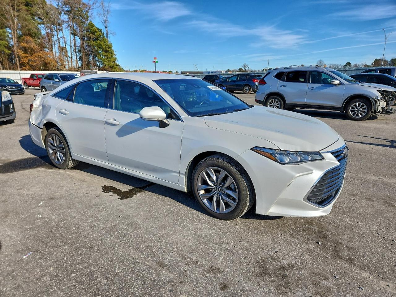 Toyota Avalon Xle Image 3