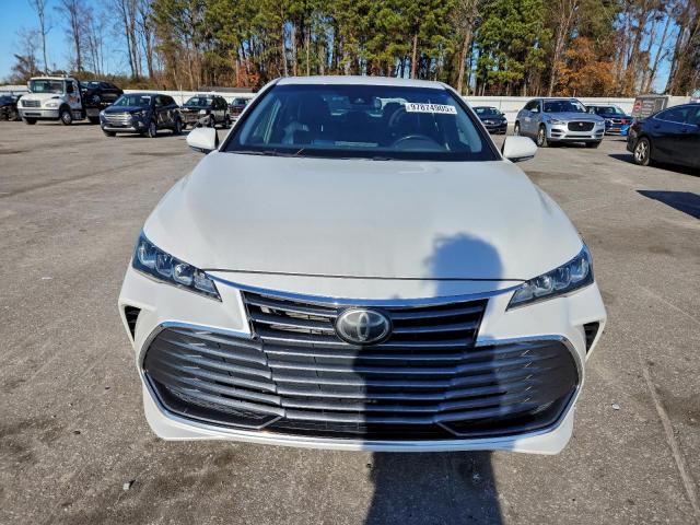 Toyota Avalon Xle Image 2