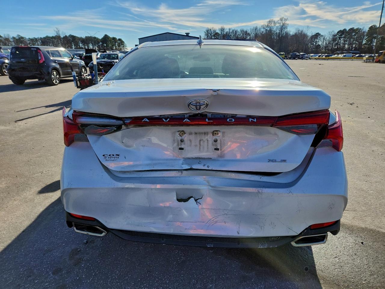 Toyota Avalon Xle Image 9