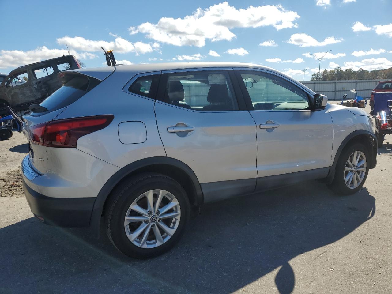 Nissan Rogue S Image 4