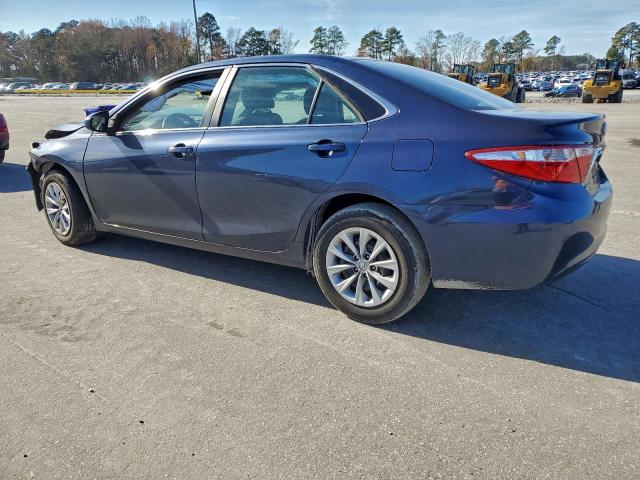 Toyota Camry Le Image 5