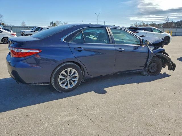 Toyota Camry Le Image 2