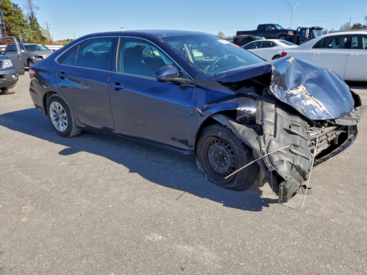 Toyota Camry Le Image 3