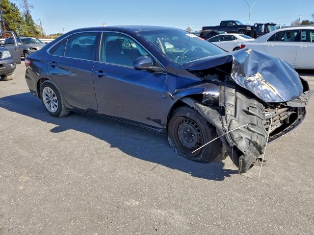 Toyota Camry Le Image 3