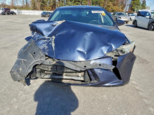 Toyota Camry Le Image 12