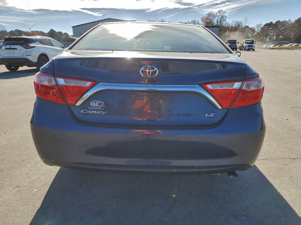 Toyota Camry Le Image 6