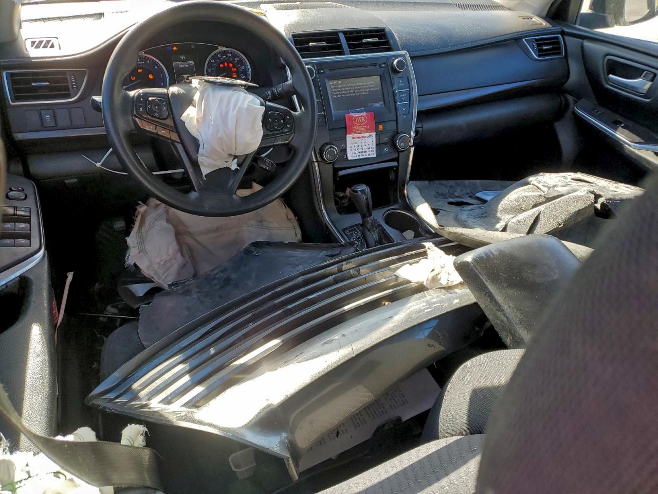 Toyota Camry Le Image 7