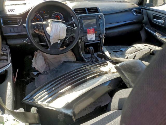 Toyota Camry Le Image 7