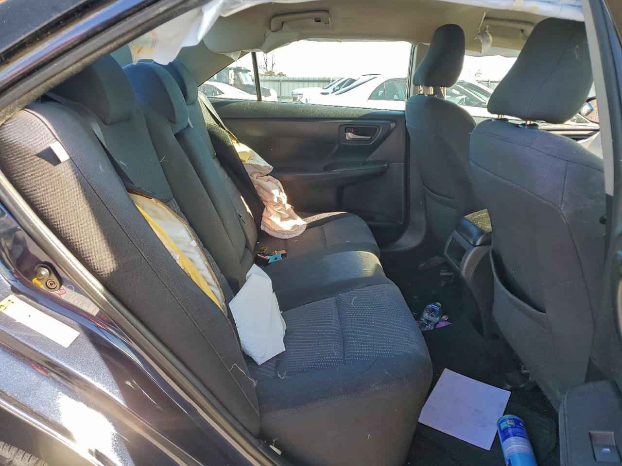 Toyota Camry Le Image 4