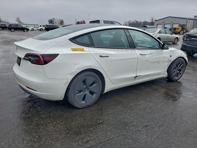 Tesla Model 3 Image 12