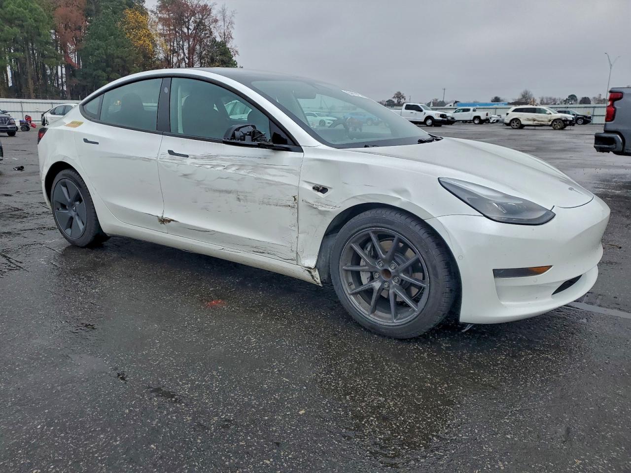 Tesla Model 3 Image 3