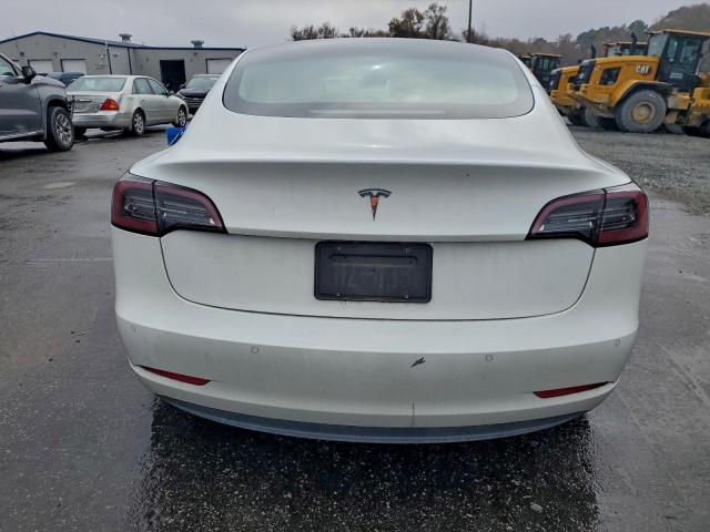 Tesla Model 3 Image 6