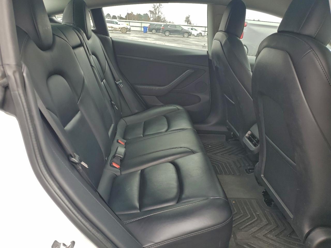 Tesla Model 3 Image 10