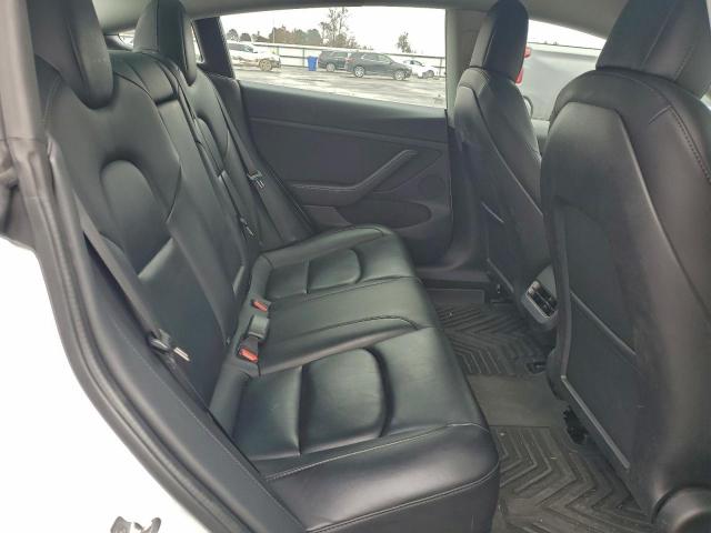 Tesla Model 3 Image 10