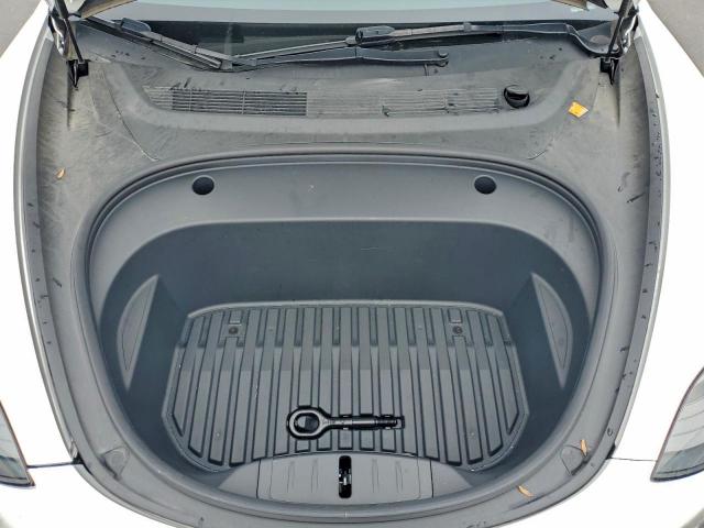 Tesla Model 3 Image 8