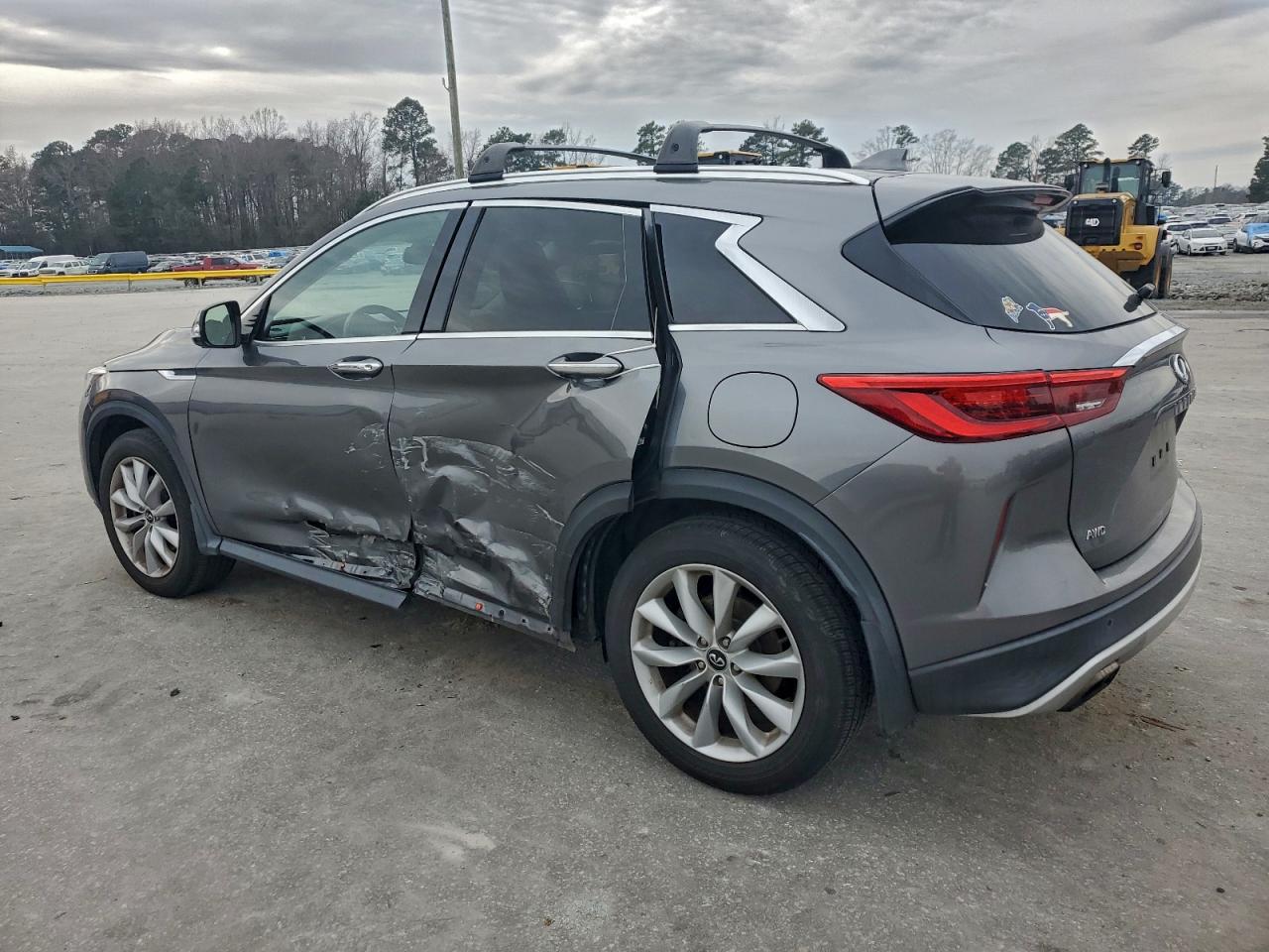 INFINITI Qx Essential Image 4